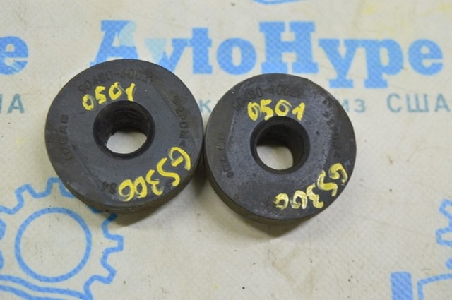 Подушка радиаотра нижняя 9048040021 TOYOTA