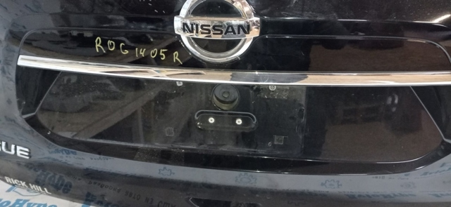 Накладка задней 3-й/ 5-й двери 908107FL0A NISSAN