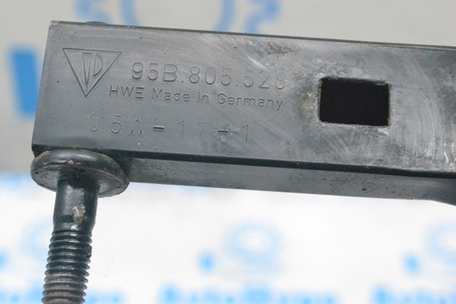 95B805528 PORSCHE Распорка передних стоек подвески правая купить в Днепр