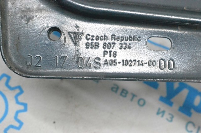 PORSCHE 95B807334A Кронштейн передней панели правый в наличии Львов
