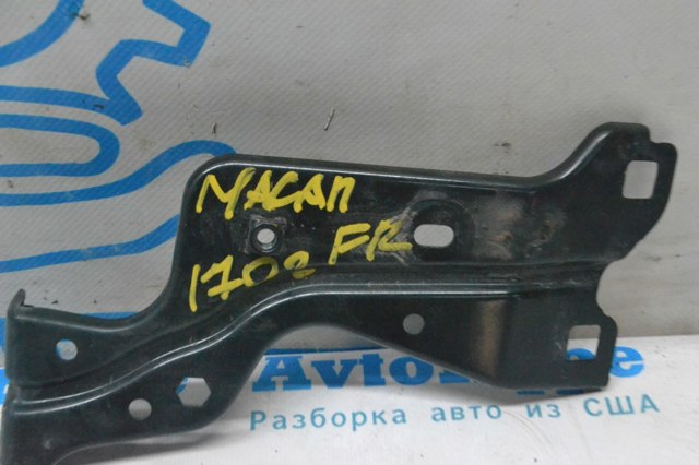 Кронштейн передней панели правый 95B807334A PORSCHE
