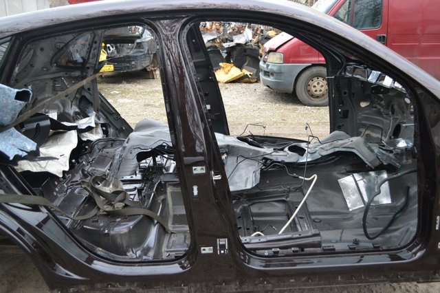 Стойка кузова центральная правая 95B809022YGRV PORSCHE