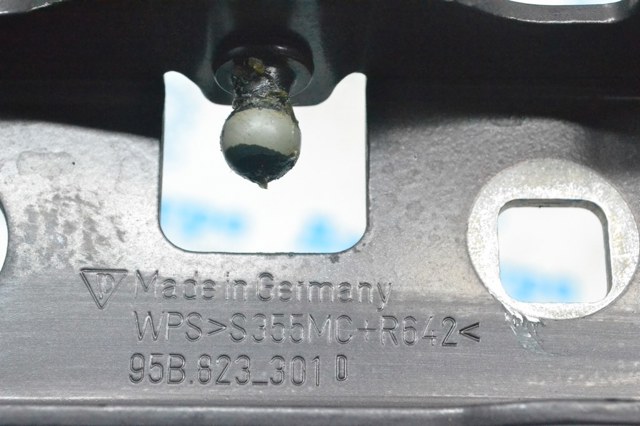 PORSCHE 95B823301B Петля капота левая в наличии Житомир