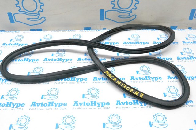 Уплотнитель двери задка кузова 95B827705C PORSCHE