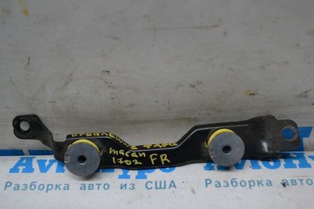 Крепление фары передней, правой 95B941058B PORSCHE