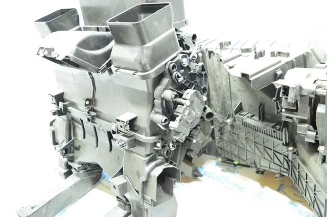MERCEDES A0998300061 Радиатор печки в наличии Ровно