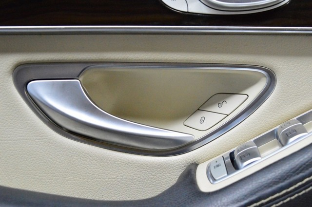 Ручка двери передней внутренняя левая A2057600100 MERCEDES