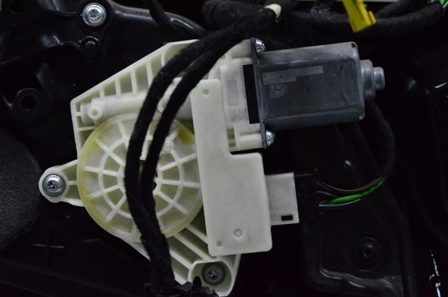 A2139069901 MERCEDES Мотор стеклоподъемника двери передней левой купить в Каменское