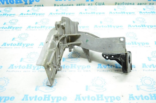 Кронштейн передней панели правый A2536210600 MERCEDES