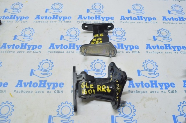 Петля задней правой двери A2927300237 MERCEDES