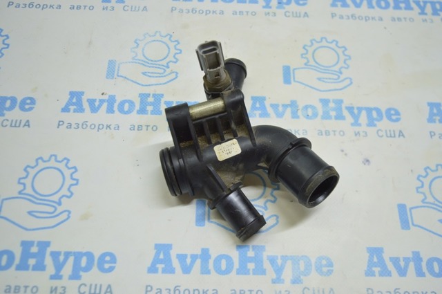 DS7G8K556CB Фланец системы охлаждения (тройник) купить Каменское