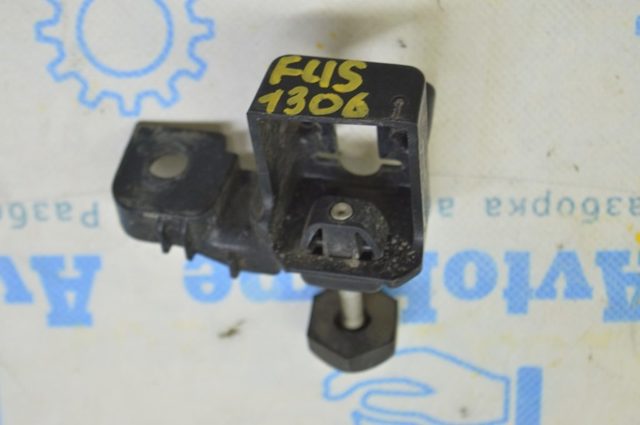 Отбойник капота DS7Z16758C FORD
