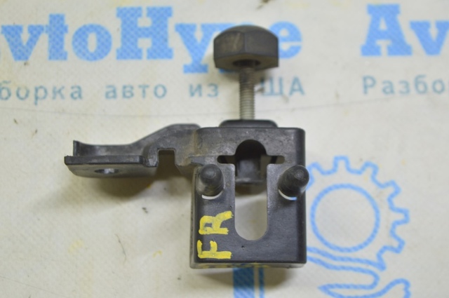 FORD DS7Z16758C Буфер (отбойник) капота в наличии Чернигов