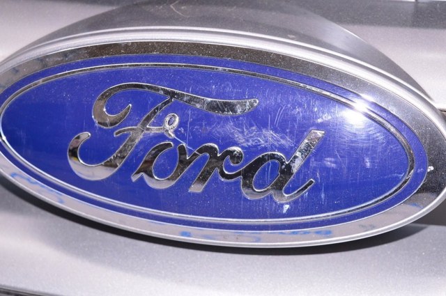Фирменный значек решетки радиатора FT4Z8213A FORD