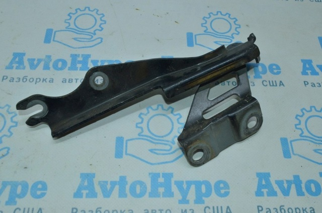 Правая петля капота  GHP952410B MAZDA