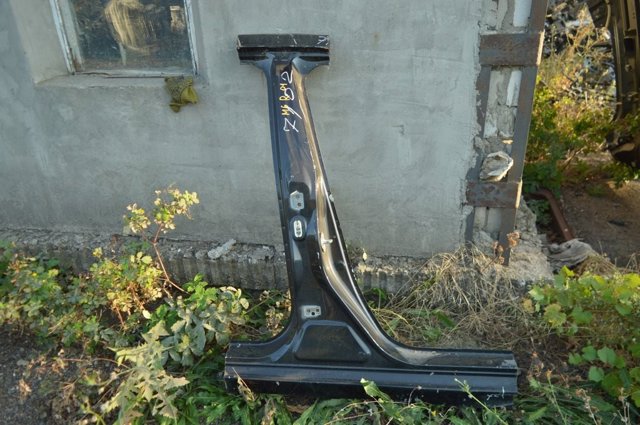 Внешний правый порог  GHY370271 MAZDA