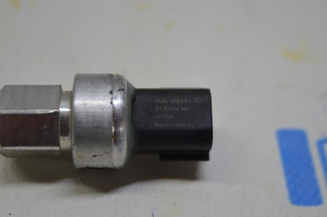 HG1A19D594AA FORD Датчик давления кондиционера купить в Каменское