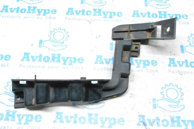 Кронштейн бампера заднего, правый LR037915 LAND ROVER