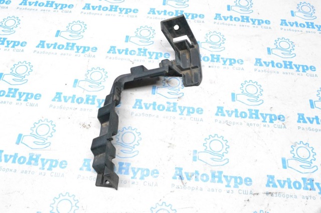 Крепление бамера левое LR037916 LAND ROVER