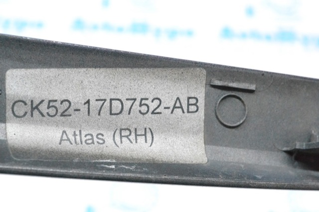 LR037928 LAND ROVER Молдинг бампера заднего правый купить в Каменское