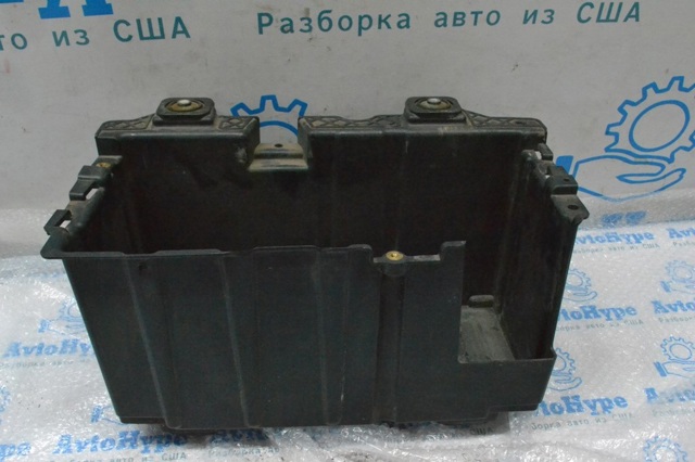 Поддон АКБ LR057223 LAND ROVER