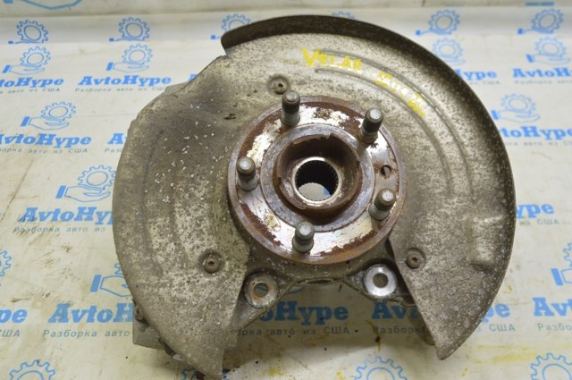 Кулак поворотный левый LR090543 LAND ROVER