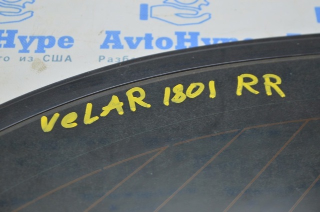 Стекло багажного отсека, правое LR093215 LAND ROVER