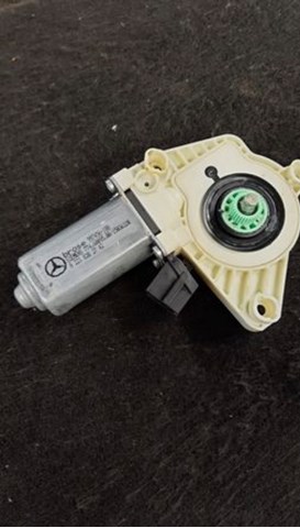 Мотор стеклоподъемника водительской двери A2218202742 MERCEDES