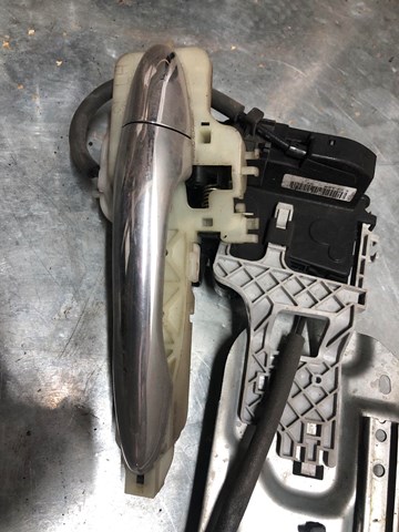 Замок двери водителя 813103U020 HYUNDAI