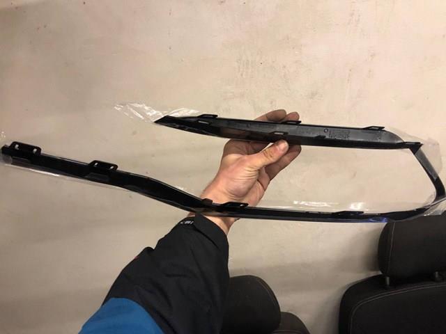51117396854 BMW Молдинг решетки бампера переднего правый купить в Сумы