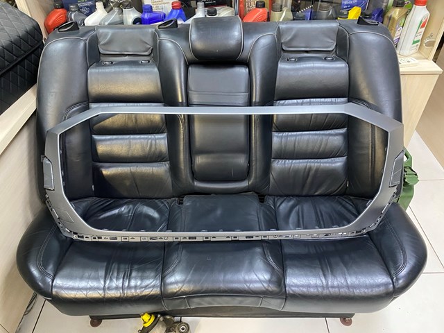 Накладка решетки радиатора нижняя 4M8807725GRU VAG
