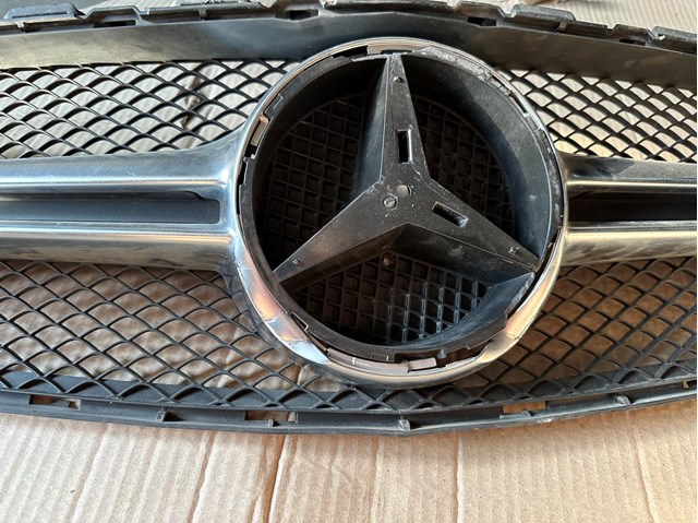 MERCEDES A2058880223 Решетка радиатора в наличии Павлоград