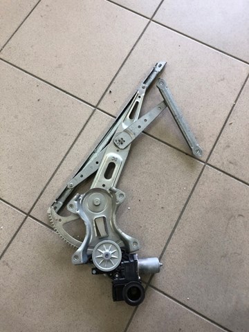 Мотор стеклоподъемника двери передней, левой 8572042120 TOYOTA