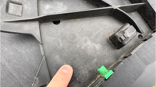 VOLVO 31383167 Защита бампера переднего в наличии Украина