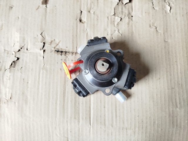 Насос топливный высокого давления 0986437100 BOSCH