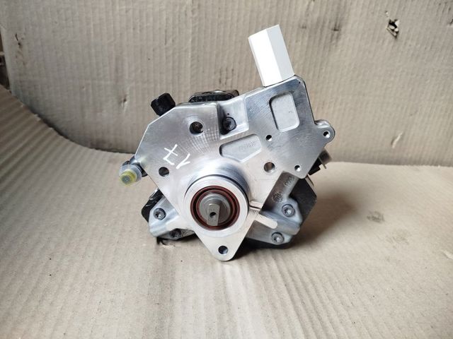 Насос топливный высокого давления 0986437325 BOSCH