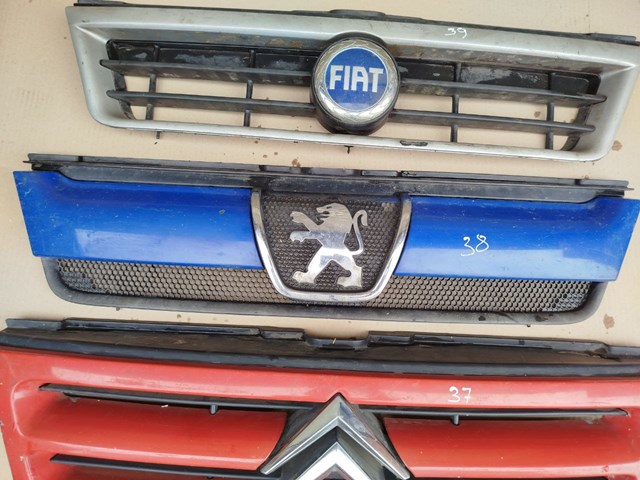 1304703070 PEUGEOT Решетка радиатора купить в Хмельницкий