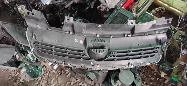 OPEL 13136136 Решетка радиатора в наличии Ужгород