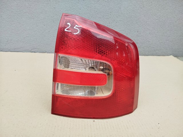 Задний правый стоп Шкода Октавия 2 A5