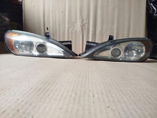 Фара левая передняя 260609F611 NISSAN