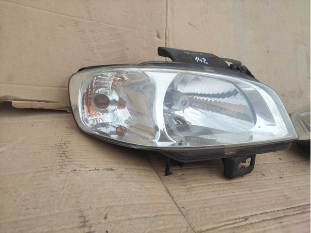 VAG 6K1941032A Правая фара в наличии Украина