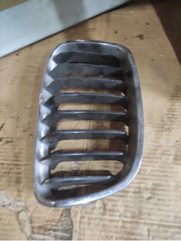 7239022 BMW Решетка радиатора правая купить в Ровно