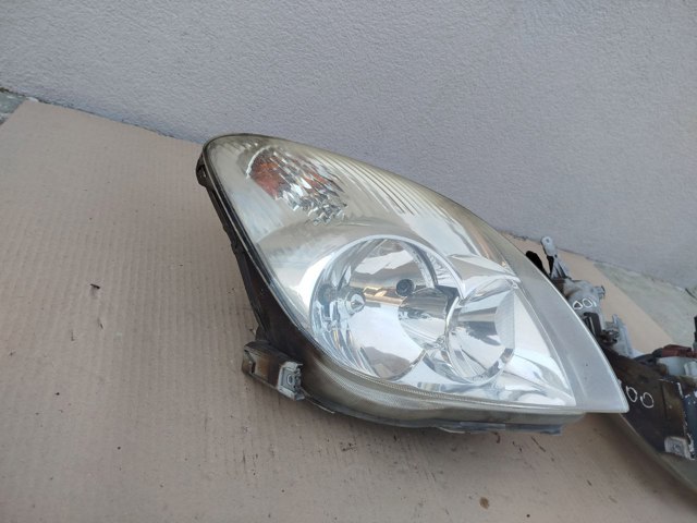 811700F010 TOYOTA Фара левая купить в Чернигов