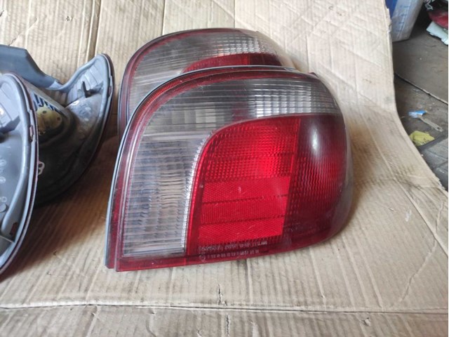 Фонари задние Toyota Yaris