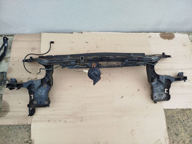 8200137494 RENAULT Верхняя рамка радиатора купить в Ровно