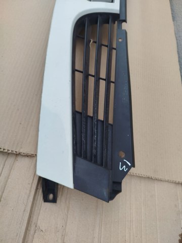 RENAULT 8200426365 Решетка радиатора в наличии Николаев