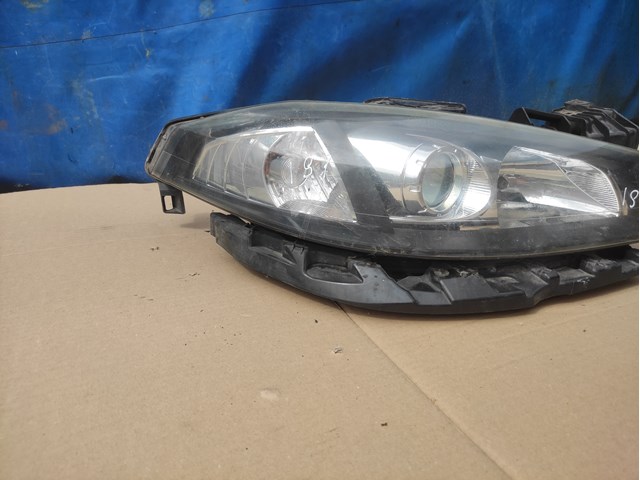 RENAULT 8200555906 Правая фара в наличии Чернигов