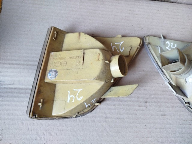 MERCEDES 9018200221 Поворотник правый в наличии Кривой Рог