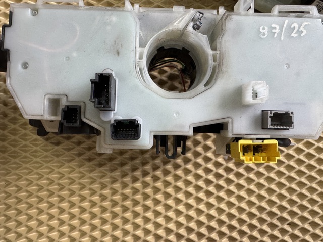 681720005R RENAULT Переключатель подрулевой, в сборе купить в Черновцы