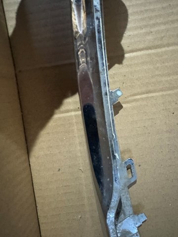 51117396842 Молдинг решетки бампера переднего правый купить Ужгород